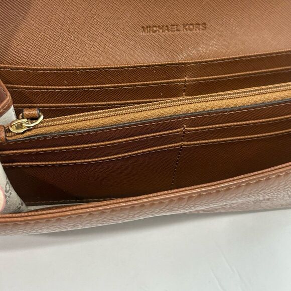 Michael Kors Wallet Women's Color Taupe Size 8" x 4"Fulton Flap Leather - Picture 6 of 11